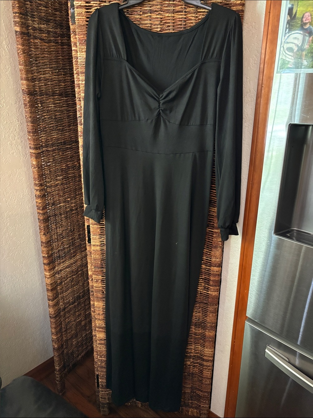 Elegant Black Long-Sleeve Maxi Dress